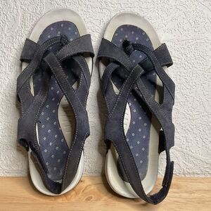 Lands' End Woman's‎ Comfort gray suede strappy  flat sandals size 9B